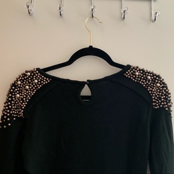 Pearl Detail V-Neck Long Sleeve Sweater